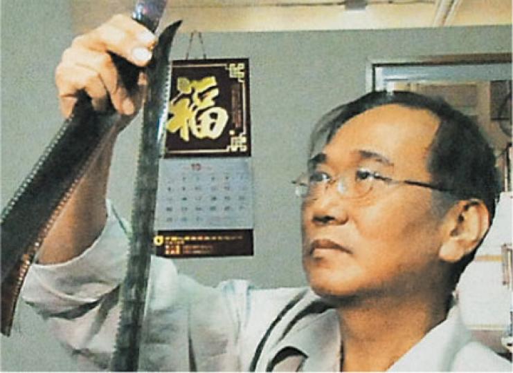 「金鉸剪」鄒長根是圈中著名剪接師。(攝影/記者:林祖傑) 家人捧着鄒長根的遺照,一臉哀傷。(攝影/記者:林祖傑) 丁羽因好友鄒長根離世,感到非常傷感。(攝影/記者:林祖傑) 「金鉸剪」鄒長根是圈中著名剪接師。(攝影/記者:林祖傑) 家人捧着鄒長根的遺照,一臉哀傷。(攝影/記者:林祖傑) 丁羽因好友鄒長根離世,感到非常傷感。(攝影/記者:林祖傑)