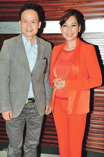 鄺美雲與男友大方合照,果然愛得甜蜜。(攝影:鍾偉茵)從鄺美雲的笑容已感受到她的幸福。(攝影:鍾偉茵) 鄺美雲與男友大方合照,果然愛得甜蜜。(攝影:鍾偉茵)從鄺美雲的笑容已感受到她的幸福。(攝影:鍾偉茵)