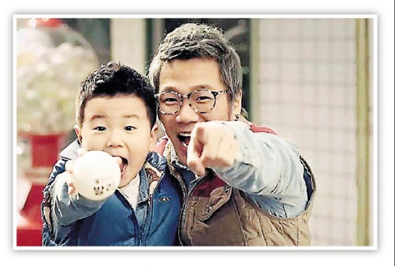 節目中各人都成為廣告新寵兒,歌手尹民秀與兒子尹厚就連拍電訊、即食麵等多個廣告。(微博圖片)播音員金成洙的兒子敏國雖然年紀比其他小孩大,但卻很愛哭,經過幾集之後,現已變得堅強又有領導風範。(微博圖片)男星李鍾赫的小兒子俊秀只有6歲,仍未識字,但想法破格,常有意外表現。(微博圖片)尹厚(左)對智雅(右)照顧無微不至,上月白色情人節就擊敗宋慧喬及趙寅成,成為觀眾心中最佳情侶。(微博圖片)演員成東日對成俊很嚴格,原本兒子有點懼怕嚴父,但現已變得常跟爸爸撒嬌。(微博圖片)前國腳宋鍾國的女兒智雅甚有正義感及 節目中各人都成為廣告新寵兒,歌手尹民秀與兒子尹厚就連拍電訊、即食麵等多個廣告。(微博圖片)播音員金成洙的兒子敏國雖然年紀比其他小孩大,但卻很愛哭,經過幾集之後,現已變得堅強又有領導風範。(微博圖片)男星李鍾赫的小兒子俊秀只有6歲,仍未識字,但想法破格,常有意外表現。(微博圖片)尹厚(左)對智雅(右)照顧無微不至,上月白色情人節就擊敗宋慧喬及趙寅成,成為觀眾心中最佳情侶。(微博圖片)演員成東日對成俊很嚴格,原本兒子有點懼怕嚴父,但現已變得常跟爸爸撒嬌。(微博圖片)前國腳宋鍾國的女兒智雅甚有正義感及