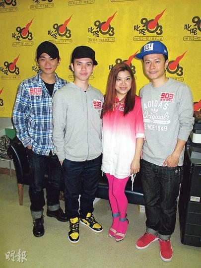 C AllStar成員On仔(右一)、阿King(左二)與音樂劇演員宣傳《音樂情書》。(攝影/記者:孫慧莊) C AllStar成員On仔(右一)、阿King(左二)與音樂劇演員宣傳《音樂情書》。(攝影/記者:孫慧莊)