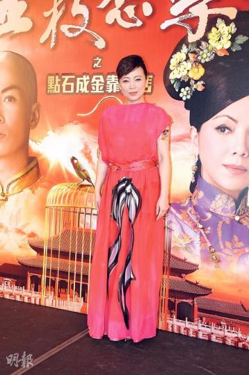 鄧萃雯不相信苟芸慧是「小三」,她認為謠言是時候停止。(攝影/記者:林祖傑)陳豪對《金枝貳》收視抱樂觀態度。(攝影/記者:林祖傑)鄧萃雯在《金枝貳》對陳豪有好感,兩人在現實中先餵食熱熱身。(攝影/記者:林祖傑)伍詠薇被黃德斌抱起,她的表情非常趣怪。(攝影/記者:林祖傑) 鄧萃雯不相信苟芸慧是「小三」,她認為謠言是時候停止。(攝影/記者:林祖傑)陳豪對《金枝貳》收視抱樂觀態度。(攝影/記者:林祖傑)鄧萃雯在《金枝貳》對陳豪有好感,兩人在現實中先餵食熱熱身。(攝影/記者:林祖傑)伍詠薇被黃德斌抱起,她的表情非常趣怪。(攝影/記者:林祖傑)