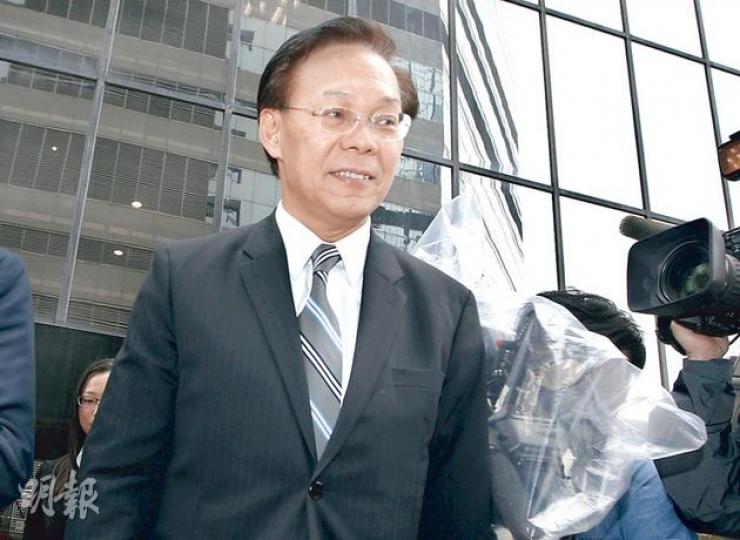 麥齊光(圖)昨在庭外表示,會以平常心面對案件。他昨獲胞弟及程翔到庭支持。(李澤彤攝)曾景文(圖)昨到庭應訊,面對傳媒提問,他只用手勢示意不回答。(李澤彤攝)(明報製圖) 麥齊光(圖)昨在庭外表示,會以平常心面對案件。他昨獲胞弟及程翔到庭支持。(李澤彤攝)曾景文(圖)昨到庭應訊,面對傳媒提問,他只用手勢示意不回答。(李澤彤攝)(明報製圖)