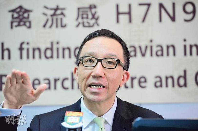 港大公共衛生研究中心及社會醫學系主任梁卓偉昨表示,他與團隊做的一項研究,推算至今約有90至120名H7N9隱性病人,並指隱性病人在禽流感中頗常見。(尹錦恩攝)(明報製圖) 港大公共衛生研究中心及社會醫學系主任梁卓偉昨表示,他與團隊做的一項研究,推算至今約有90至120名H7N9隱性病人,並指隱性病人在禽流感中頗常見。(尹錦恩攝)(明報製圖)
