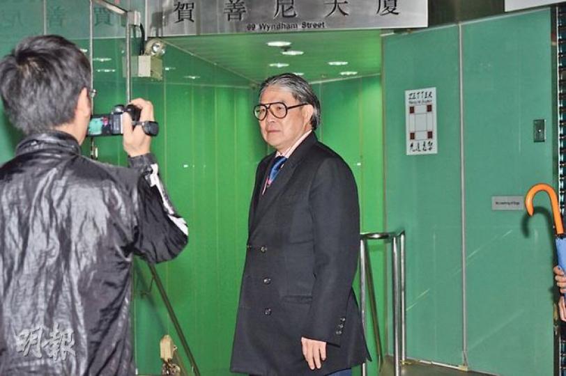 霍震霆罕有幽默回應有關新抱郭晶晶有喜的傳聞,心情愉快的他似乎快將做爺爺。(攝影/記者:劉永銳 梁榮達 李潔盈)霍啓剛遊天津名勝時一直在太太郭晶晶身旁保護。(微博圖片)霍震霆、郭晶晶、霍啓剛同遊天津,未知有無談及為將來BB改名的問題呢?(微博圖片) 霍震霆罕有幽默回應有關新抱郭晶晶有喜的傳聞,心情愉快的他似乎快將做爺爺。(攝影/記者:劉永銳 梁榮達 李潔盈)霍啓剛遊天津名勝時一直在太太郭晶晶身旁保護。(微博圖片)霍震霆、郭晶晶、霍啓剛同遊天津,未知有無談及為將來BB改名的問題呢?(微博圖片)