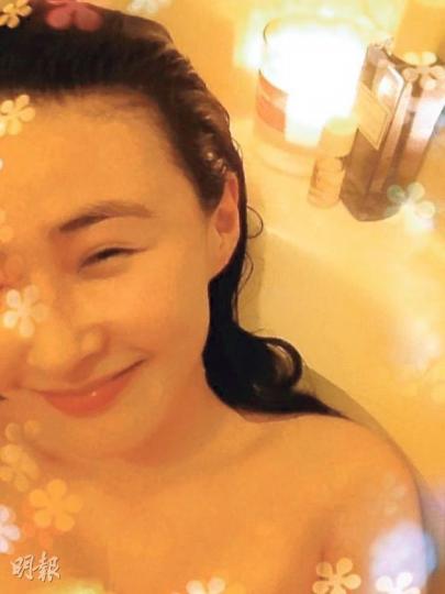 梁政珏強調「浴照」只想影身後新買的蠟燭。(微博圖片)梁政珏最近發現上圍又升Cup。(攝影:梁迺楠)Alice B.雖然說已長胖,但身形依然瘦削。(攝影:梁迺楠) 梁政珏強調「浴照」只想影身後新買的蠟燭。(微博圖片)梁政珏最近發現上圍又升Cup。(攝影:梁迺楠)Alice B.雖然說已長胖,但身形依然瘦削。(攝影:梁迺楠)