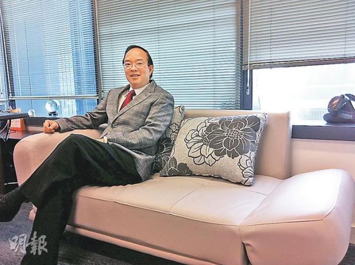立會議員馬逢國買咗梳化牀放喺辦公室,做定24小時留守打拉布戰準備。(黃振豪攝) 立會議員馬逢國買咗梳化牀放喺辦公室,做定24小時留守打拉布戰準備。(黃振豪攝)