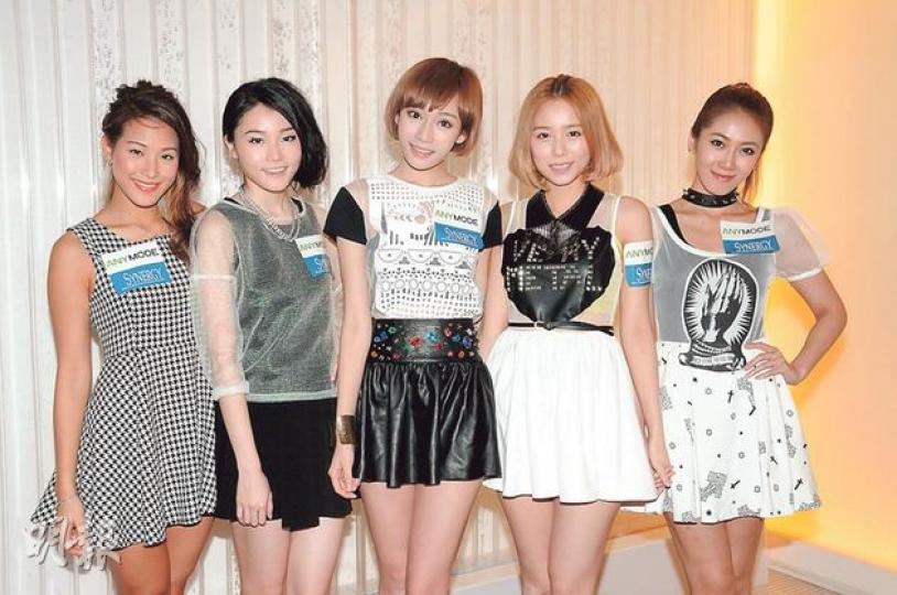 Super Girls眾成員換上新形象,穿短裙曬長腿。(攝影﹕孫華中) Super Girls眾成員換上新形象,穿短裙曬長腿。(攝影﹕孫華中)