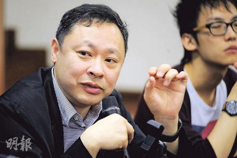 對於港大民研調查指佔領中環的只有25%市民支持,佔中發起人戴耀廷認為調查問題可能未掌握真正民情,因為佔中需要的並非市民的「支持」,最重要是市民「同情」與否,就算市民反對「佔中」亦有可能「同情」佔中的參與者。(葉家豪攝) 對於港大民研調查指佔領中環的只有25%市民支持,佔中發起人戴耀廷認為調查問題可能未掌握真正民情,因為佔中需要的並非市民的「支持」,最重要是市民「同情」與否,就算市民反對「佔中」亦有可能「同情」佔中的參與者。(葉家豪攝)