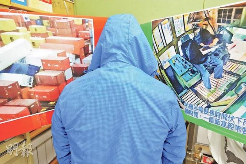 同屬和黃轄下的Cosco HIT直屬機手阿倫(化名),指該碼頭近日工作量增,又形容外判工工作環境及待遇確實甚差,希望資方正面回應罷工工友訴求。(尹錦恩攝) 同屬和黃轄下的Cosco HIT直屬機手阿倫(化名),指該碼頭近日工作量增,又形容外判工工作環境及待遇確實甚差,希望資方正面回應罷工工友訴求。(尹錦恩攝)