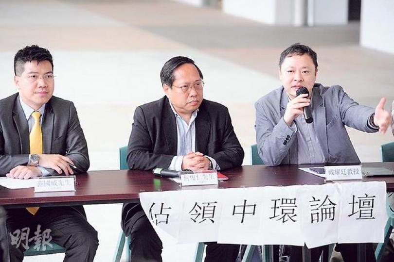 戴耀廷(右)話,搞佔中如同煮寧波湯圓,一味猛火煮只會「面熟內不熟」,冷卻一下反可消化理念,圖左起為范國威,何俊仁。(尹錦恩攝) 戴耀廷(右)話,搞佔中如同煮寧波湯圓,一味猛火煮只會「面熟內不熟」,冷卻一下反可消化理念,圖左起為范國威,何俊仁。(尹錦恩攝)
