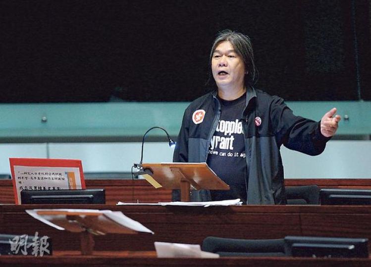 社民連梁國雄承認,前日在立法會大樓「亂撳 社民連梁國雄承認,前日在立法會大樓「亂撳