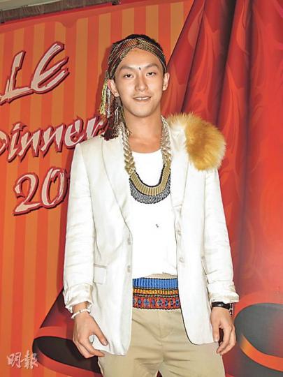 Moiselle太子爺陳柏熹透露超盈畢業後將繼續進修。(攝影/記者﹕ 林蘊兒) 陳振聰一身吉卜賽人打扮,在晚宴中獲選「最佳衣著造型」。(攝影/記者﹕ 林蘊兒) Moiselle太子爺陳柏熹透露超盈畢業後將繼續進修。(攝影/記者﹕ 林蘊兒) 陳振聰一身吉卜賽人打扮,在晚宴中獲選「最佳衣著造型」。(攝影/記者﹕ 林蘊兒)