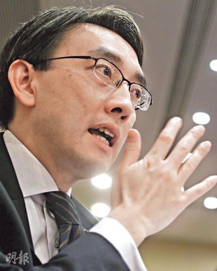 明年5月任期屆滿的監警會主席翟紹唐形容,目前警方及示威者缺乏互信,盼監警會可做橋樑角色,例如多派員觀察大型遊行,事前參與決定路線的會議等,「我們希望多些正面參與」。(郭慶輝攝) 明年5月任期屆滿的監警會主席翟紹唐形容,目前警方及示威者缺乏互信,盼監警會可做橋樑角色,例如多派員觀察大型遊行,事前參與決定路線的會議等,「我們希望多些正面參與」。(郭慶輝攝)