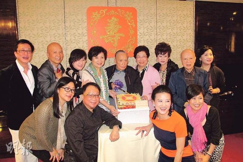 邱德根89歲壽辰,日前契女黎燕珊與一眾亞視藝員提早為壽星公慶祝。(攝影/記者:魏幼芳) 邱德根89歲壽辰,日前契女黎燕珊與一眾亞視藝員提早為壽星公慶祝。(攝影/記者:魏幼芳)