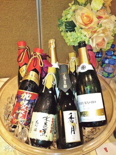 筆者喜愛的一些日本清酒，包括大吟釀香月和純米大吟釀加賀鳶。（劉信全攝）