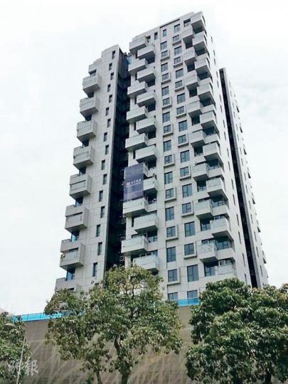 太古地產的何文田13個月樓花DUNBAR PLACE，近日已經拆棚。太古地產公布，樓盤過去3日累售12個單位，即佔可供發售30伙的四成。（林可為攝） 