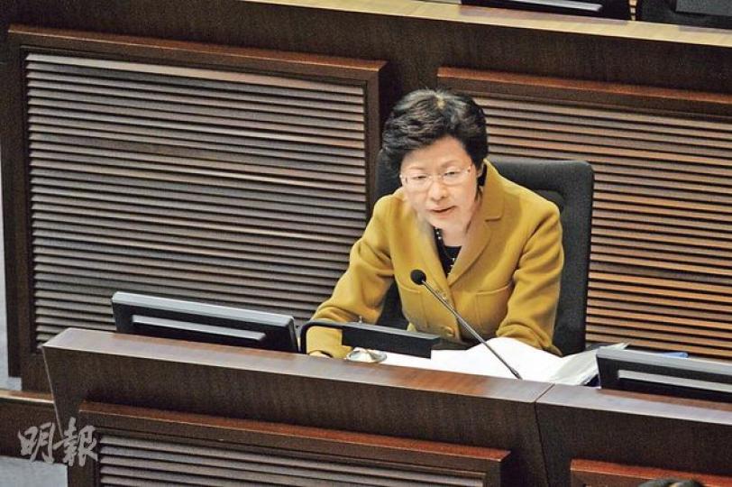 政務司長林鄭月娥在會上強調捐款是刻不容緩，不要在此關頭阻礙救援，做好照顧災民的任務。最後財委會通過撥款1億元予賑災基金。（葉家豪攝）