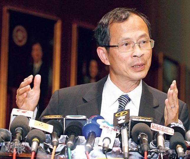立法會主席曾鈺成(圖)與議員閉門會議後,表示拉布議員會上在會後釋出善意,政府亦要考慮方法去化解矛盾。(李紹昌攝)立法會主席曾鈺成(站立者)昨早與29名議員舉行閉門會議,商討如何審議預算案,由議員發表對「拉布」意見為主。(李紹昌攝) 立法會主席曾鈺成(圖)與議員閉門會議後,表示拉布議員會上在會後釋出善意,政府亦要考慮方法去化解矛盾。(李紹昌攝)立法會主席曾鈺成(站立者)昨早與29名議員舉行閉門會議,商討如何審議預算案,由議員發表對「拉布」意見為主。(李紹昌攝)