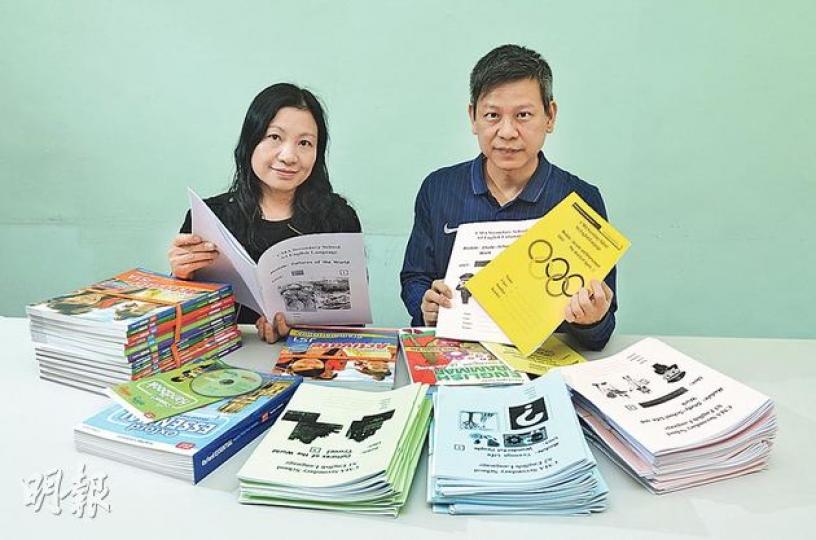 廠商會中學英文科主任鄧美儀（左）表示，已陸續收到書商送書作選書之用，今年仍可借用所需教材，她坦言書商過去借出的教材大部分無向校方收回，原因是短期內已經過時，難以藉此減低成本。副校長周修略（右）則稱，學校現時有自行編製教材，是教科書售價的三成。（陳淑安攝） （明報製圖）