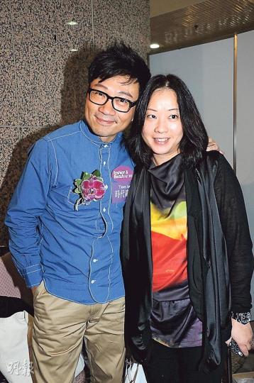 黎耀祥要在拍攝《巾幗梟雄3》之中度過生日,幸好獲太太獻吻祝賀。(攝影:鍾偉茵) 黎耀祥要在拍攝《巾幗梟雄3》之中度過生日,幸好獲太太獻吻祝賀。(攝影:鍾偉茵)