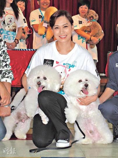 鄺美雲將愛犬的利市錢捐出,甚有意義。(攝影/記者:孫慧莊) 鄺美雲將愛犬的利市錢捐出,甚有意義。(攝影/記者:孫慧莊)