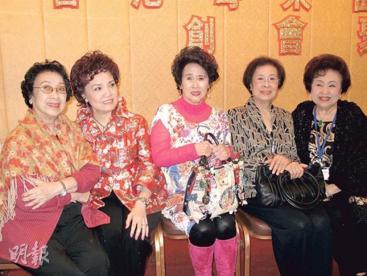 任冰兒(左起)、楊麗紅、吳君麗、羅艷卿及譚倩紅同為粵劇出力。(攝影/記者﹕姚美梨) 任冰兒(左起)、楊麗紅、吳君麗、羅艷卿及譚倩紅同為粵劇出力。(攝影/記者﹕姚美梨)