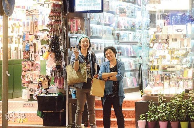 林德信與阿姨見到記者即友善打招呼。(攝影/記者﹕黃梓烜、梁榮達) 林德信與阿姨見到記者即友善打招呼。(攝影/記者﹕黃梓烜、梁榮達)