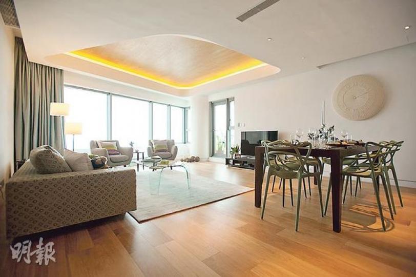 淺水灣de Ricou Apartments完成翻新後,近日於市場上放租,大業主特別打造兩個示範單位,圖為建築面積3465方呎的2901室,單位為3房複式設計。(黃志東攝)由新地郭氏家族持有的山頂種植道42號,由7幢洋房組成,近日低調於市場上放租,每幢月租約50萬元起。(劉焌陶攝) 淺水灣de Ricou Apartments完成翻新後,近日於市場上放租,大業主特別打造兩個示範單位,圖為建築面積3465方呎的2901室,單位為3房複式設計。(黃志東攝)由新地郭氏家族持有的山頂種植道42號,由7幢洋房組成,近日低調於市場上放租,每幢月租約50萬元起。(劉焌陶攝)