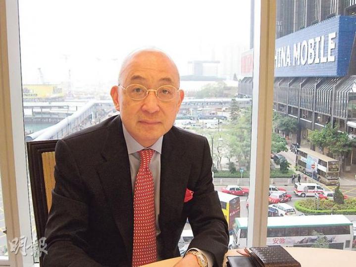 香港貨櫃碼頭商會主席李耀光認為,本港港口仍有自由港、通關方便等優勢,相信本港貨運中心地位不會大幅動搖。(錢瑋琪攝)理大物流及航運學系助理教授葉子良指出,未來10年碼頭會轉向半自動化,屆時會減少四分之一的人手操作。(錢瑋琪攝)(明報製圖) 香港貨櫃碼頭商會主席李耀光認為,本港港口仍有自由港、通關方便等優勢,相信本港貨運中心地位不會大幅動搖。(錢瑋琪攝)理大物流及航運學系助理教授葉子良指出,未來10年碼頭會轉向半自動化,屆時會減少四分之一的人手操作。(錢瑋琪攝)(明報製圖)