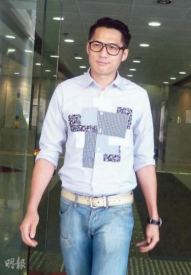 裁判官要求李雨陽即日賠償給銀行1500元,但李雨陽早前被櫃員機「食卡」,故昨日無法提取現金,只好向朋友借錢後才賠償給銀行。(何海棠攝) 裁判官要求李雨陽即日賠償給銀行1500元,但李雨陽早前被櫃員機「食卡」,故昨日無法提取現金,只好向朋友借錢後才賠償給銀行。(何海棠攝)