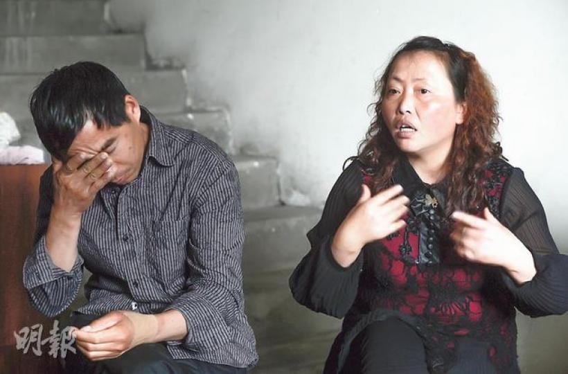 周興容（右）和丈夫盧留成喪子5年，堅持上訪追討責任及賠償，因而頻頻遭打壓，更兩度流產，可能無法再生育。（余俊亮攝）