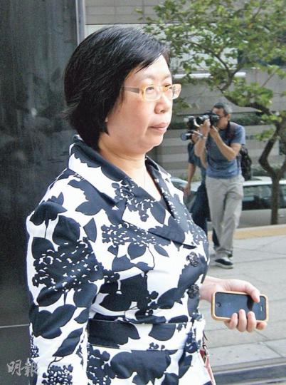 金利豐證券總經理李月薇昨到區院作供,並「踢爆」公司從不以現金與楊家誠交易,與楊早前的說法有異。(黃建邦攝) 金利豐證券總經理李月薇昨到區院作供,並「踢爆」公司從不以現金與楊家誠交易,與楊早前的說法有異。(黃建邦攝)