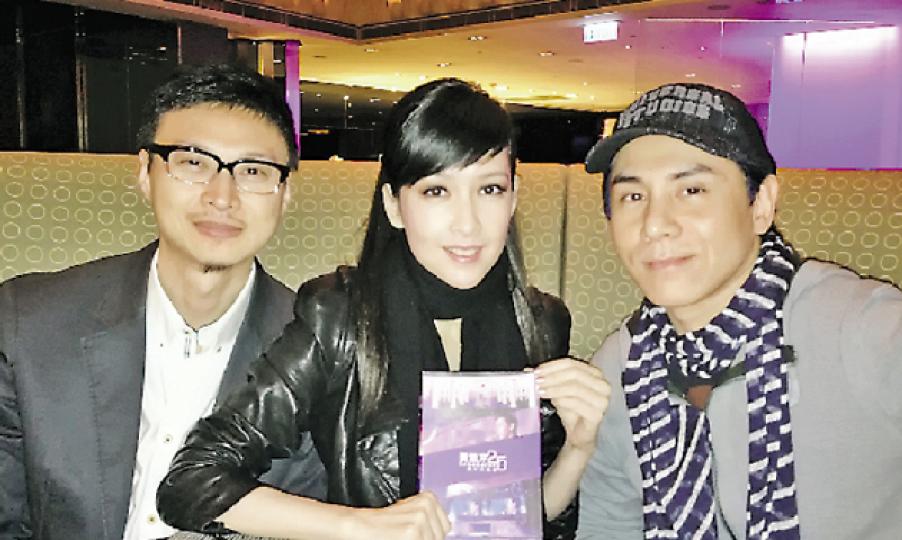 周慧敏有老公倪震陪伴去見知己黃凱芹,她讚好友的專輯好聽。(微博圖片) 周慧敏有老公倪震陪伴去見知己黃凱芹,她讚好友的專輯好聽。(微博圖片)