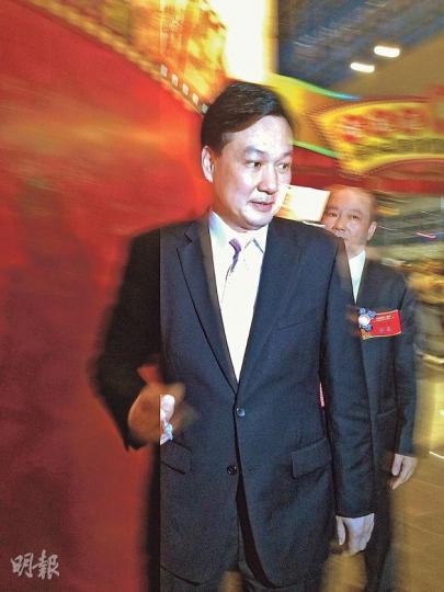 中聯辦副主任林武(圖)昨到會展出席香港區潮人聯會第二屆會董就職典禮時,被問會否就湯顯明宴請中聯辦人員事件配合廉署調查,他回應說﹕「我們已經有同事作了回應,沒有什麼補充。」他亦沒有回應中聯辦有否豁免權等問題,只說﹕「多謝你、多謝你。」(陳洛明攝) 中聯辦副主任林武(圖)昨到會展出席香港區潮人聯會第二屆會董就職典禮時,被問會否就湯顯明宴請中聯辦人員事件配合廉署調查,他回應說﹕「我們已經有同事作了回應,沒有什麼補充。」他亦沒有回應中聯辦有否豁免權等問題,只說﹕「多謝你、多謝你。」(陳洛明攝)