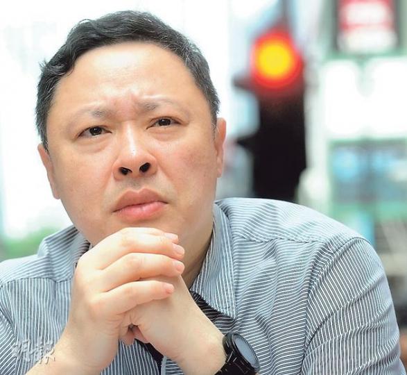 港大法律學院副教授戴耀廷建議,政府研究改立一條法例,處理社會所有反歧視因素,包括性傾向及宗教等,相信能較易獲得社會支持。(劉焌陶攝)爭取性傾向歧視立法陣線昨趁「國際不再恐同日」,響應全球100個國家和地區,在銅鑼灣街頭發起「彩虹快閃行動」,高舉象徵同志平權的彩虹氣球,爭取更多元的社會。(劉焌陶攝) 港大法律學院副教授戴耀廷建議,政府研究改立一條法例,處理社會所有反歧視因素,包括性傾向及宗教等,相信能較易獲得社會支持。(劉焌陶攝)爭取性傾向歧視立法陣線昨趁「國際不再恐同日」,響應全球100個國家和地區,在銅鑼灣街頭發起「彩虹快閃行動」,高舉象徵同志平權的彩虹氣球,爭取更多元的社會。(劉焌陶攝)