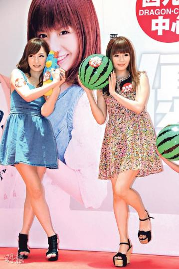 日本AV女優冬月楓(左)、栗林里莉罕有密實出席活動。(攝影/記者:林祖傑) 日本AV女優冬月楓(左)、栗林里莉罕有密實出席活動。(攝影/記者:林祖傑)