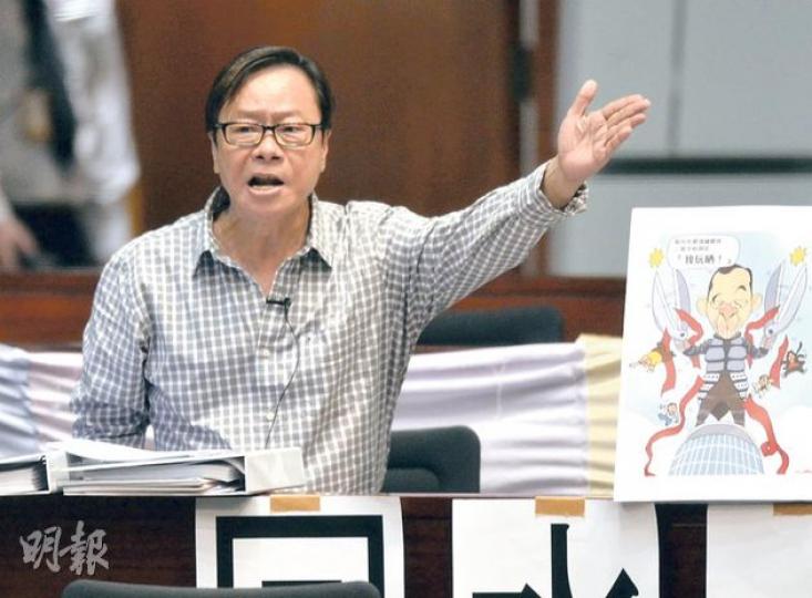 黃毓民昨晨在去信人民力量宣布退出人力執委會前,如常出席預算案辯論,更和立法會主席曾鈺成舌戰。(鄧宗弘攝) 黃毓民昨晨在去信人民力量宣布退出人力執委會前,如常出席預算案辯論,更和立法會主席曾鈺成舌戰。(鄧宗弘攝)