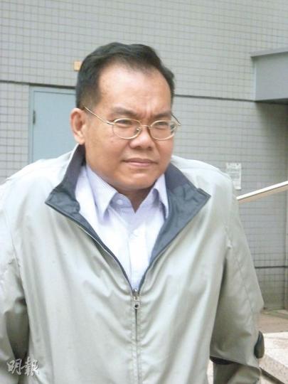 被告梁錦耀(圖)聲稱,他曾利用人脈關係,幫助一名區議員入讀北京大學。(何海棠攝)宋文洪(圖)指他在文憑試中文及歷史科不及格,未能入讀大學。他起初覺得被告能提供入讀大學的機會,故相信被告,並聽從指示。(何海棠攝) 被告梁錦耀(圖)聲稱,他曾利用人脈關係,幫助一名區議員入讀北京大學。(何海棠攝)宋文洪(圖)指他在文憑試中文及歷史科不及格,未能入讀大學。他起初覺得被告能提供入讀大學的機會,故相信被告,並聽從指示。(何海棠攝)