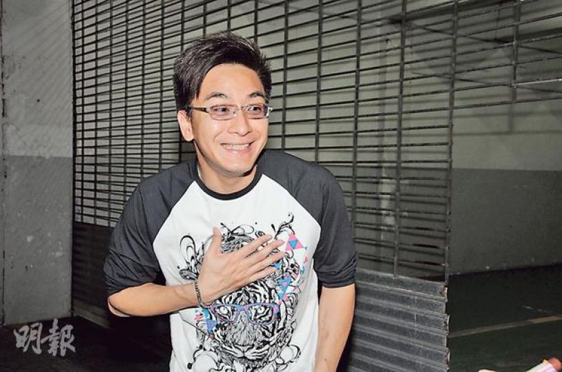 馬國明原本想埋單,但被壽星仔「攔截」。(攝影:孫華中)吳啓華生日有女兒及一班同事慶祝,非常開心。(微博圖片) 馬國明原本想埋單,但被壽星仔「攔截」。(攝影:孫華中)吳啓華生日有女兒及一班同事慶祝,非常開心。(微博圖片)