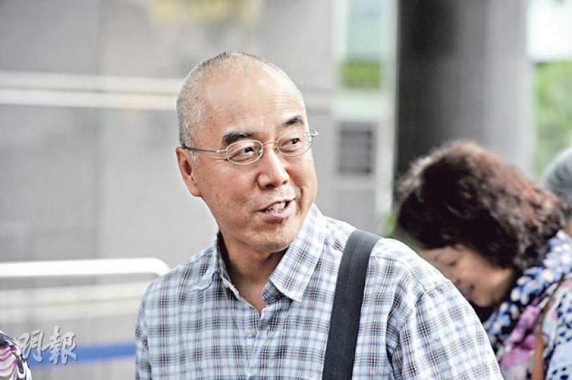小股東說法﹕和黃小股東林先生指出,在股東會上的提問「不到肉」,並謂有內地股東要求與主席李嘉誠合照,與集團業務無關。 (尹錦恩攝)小股東說法﹕長實小股東黃先生謂,股東會上較多人關心,雍澄軒取消全部交易的問題,而問到會否有高層要負責時,股東的目光停留在執行董事趙國雄身上。(岑梽豪攝)小股東說法﹕長實及和黃小股東盧小姐,支持早前罷工的碼頭工人,並希望集團應要訂立規則,防止外判商剝削工人利益。(尹錦恩攝) 小股東說法﹕和黃小股東林先生指出,在股東會上的提問「不到肉」,並謂有內地股東要求與主席李嘉誠合照,與集團業務無關。 (尹錦恩攝)小股東說法﹕長實小股東黃先生謂,股東會上較多人關心,雍澄軒取消全部交易的問題,而問到會否有高層要負責時,股東的目光停留在執行董事趙國雄身上。(岑梽豪攝)小股東說法﹕長實及和黃小股東盧小姐,支持早前罷工的碼頭工人,並希望集團應要訂立規則,防止外判商剝削工人利益。(尹錦恩攝)