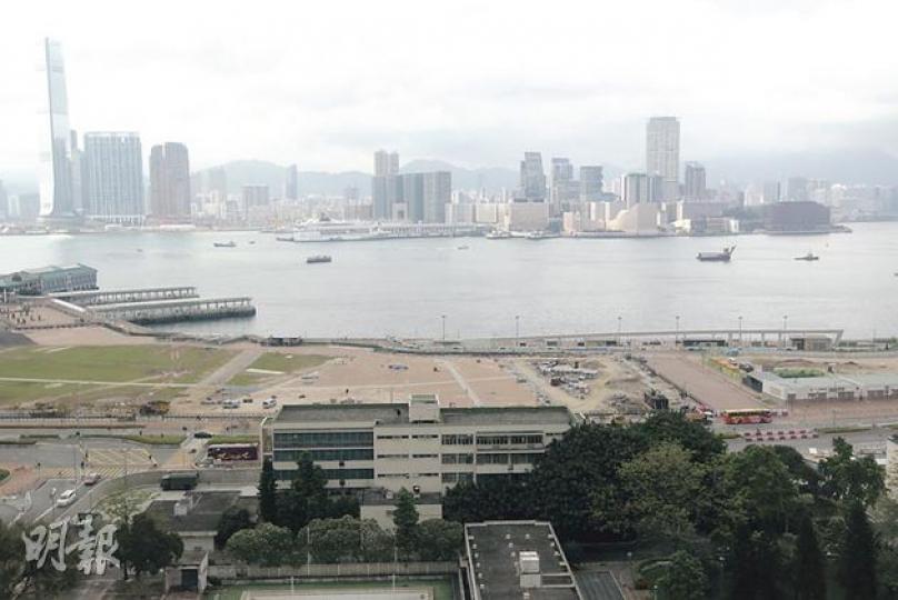 軍事碼頭用地改劃爭議未息,發展局發言人昨日表示,若市民日後在碼頭範圍內示威集會,警方在審批時會預先與「場地管理人」(即解放軍)取得批准。(郭慶輝攝) 軍事碼頭用地改劃爭議未息,發展局發言人昨日表示,若市民日後在碼頭範圍內示威集會,警方在審批時會預先與「場地管理人」(即解放軍)取得批准。(郭慶輝攝)