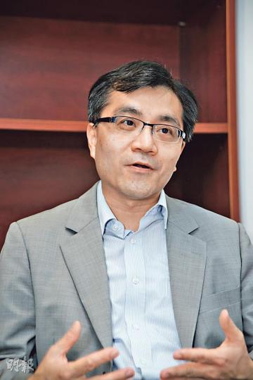 香港專業教育學院(IVE)工商管理系高級講師麥耀強指出,多種印花稅等辣招已見成效,一旦樓價明顯回落,港府應先取消買家印花稅(BSD)。(黃志東攝) 香港專業教育學院(IVE)工商管理系高級講師麥耀強指出,多種印花稅等辣招已見成效,一旦樓價明顯回落,港府應先取消買家印花稅(BSD)。(黃志東攝)