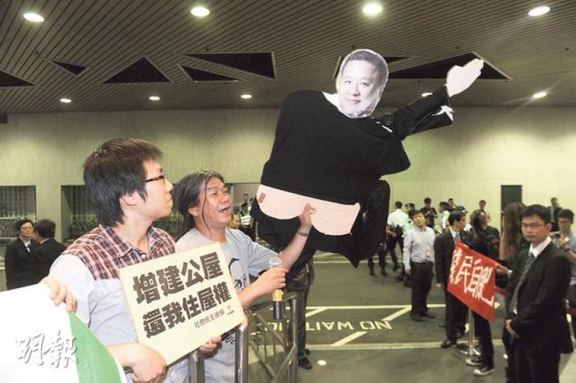 曾借800萬元給商交所主席張震遠的前立法會議員詹培忠(圖),昨在港台節目《議事論事》接受李鵬飛訪問,他認為商交所資金不足事件嚴重,張震遠應辭去所有公職,向市民公開交代公司帳目。(劉焌陶攝)
曾借800萬元給商交所主席張震遠的前立法會議員詹培忠(圖),昨在港台節目《議事論事》接受李鵬飛訪問,他認為商交所資金不足事件嚴重,張震遠應辭去所有公職,向市民公開交代公司帳目。(劉焌陶攝)