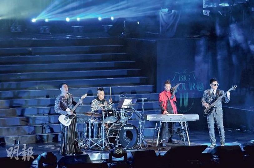 許志安(左起)、張衛健、梁漢文、蘇永康夾Band的水準愈來愈高。(攝影/記者:林祖傑)張衛健有太太張茜捧場,演出更落力。(攝影/記者:林祖傑) 許志安(左起)、張衛健、梁漢文、蘇永康夾Band的水準愈來愈高。(攝影/記者:林祖傑)張衛健有太太張茜捧場,演出更落力。(攝影/記者:林祖傑)