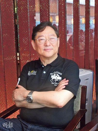 在內地開設了20間UME戲院的香港導演吳思遠說,內地電影市場進入新時代,票房井噴的同時,觀眾口味從大製作轉為本土片,這令香港電影人優勢全無。(李萌攝)上海戲迷談影﹕上海市民王小姐說,一個月一般會看1到2次電影,有的時候也會一天看兩場電影,喜歡看《致青春》這類的青春片。(李萌攝)上海戲迷談影﹕內地市民黃先生說,《泰囧》和《致青春》都已看過,覺得本土電影的優勢在文藝片,比較貼近自己的生活。(李萌攝) 在內地開設了20間UME戲院的香港導演吳思遠說,內地電影市場進入新時代,票房井噴的同時,觀眾口味從大製作轉為本土片,這令香港電影人優勢全無。(李萌攝)上海戲迷談影﹕上海市民王小姐說,一個月一般會看1到2次電影,有的時候也會一天看兩場電影,喜歡看《致青春》這類的青春片。(李萌攝)上海戲迷談影﹕內地市民黃先生說,《泰囧》和《致青春》都已看過,覺得本土電影的優勢在文藝片,比較貼近自己的生活。(李萌攝)