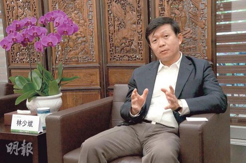 招商地產董事長林少斌昨日在蛇口接受訪問時稱,因現時官方規劃尚不明朗,招商局傾向等到首批前海土地出讓後,觀其細節、再作部署。(杜婧攝) 招商地產董事長林少斌昨日在蛇口接受訪問時稱,因現時官方規劃尚不明朗,招商局傾向等到首批前海土地出讓後,觀其細節、再作部署。(杜婧攝)