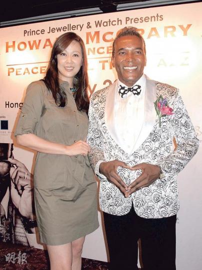 王馨平讚Howard McCrary專業,而且為人很好。(攝影/記者:李潔盈)與太太出雙入對的黃長興自嘲歌藝一般。(攝影/記者:李潔盈) 王馨平讚Howard McCrary專業,而且為人很好。(攝影/記者:李潔盈)與太太出雙入對的黃長興自嘲歌藝一般。(攝影/記者:李潔盈)
