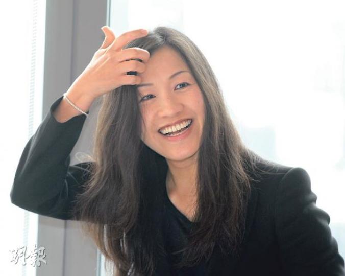 友邦退休金管理及信託行政總裁謝佩蘭表示,該公司接獲的半自由行轉移申請有三成為18至30歲客戶。(劉焌陶攝) 友邦退休金管理及信託行政總裁謝佩蘭表示,該公司接獲的半自由行轉移申請有三成為18至30歲客戶。(劉焌陶攝)