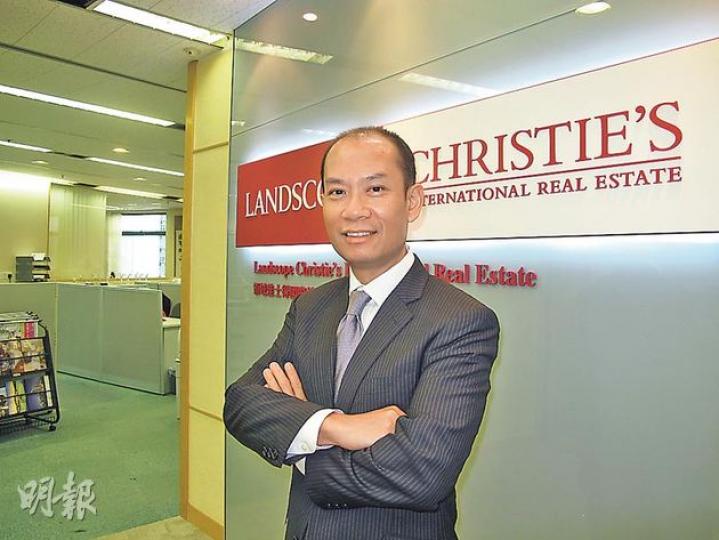 近年始涉足本港樓市,主攻豪宅市道的領域佳士得國際地產,其行政總裁許賡勝接受訪問時透露,現時代理的外國樓盤佔比,亦由去年僅約一成,翻倍提升至兩成。(葉浩霖攝) 近年始涉足本港樓市,主攻豪宅市道的領域佳士得國際地產,其行政總裁許賡勝接受訪問時透露,現時代理的外國樓盤佔比,亦由去年僅約一成,翻倍提升至兩成。(葉浩霖攝)