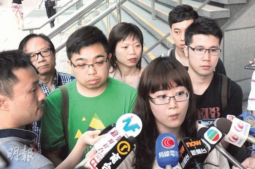 民陣昨與警方開會,商討7.1遊行的路線安排,民陣副召集人陳倩瑩(前)表示,民陣會堅持要求警方開放軒尼詩道6條行車線,目前與警方仍未有共識,下周四將與警方再開會。(劉焌陶攝) 民陣昨與警方開會,商討7.1遊行的路線安排,民陣副召集人陳倩瑩(前)表示,民陣會堅持要求警方開放軒尼詩道6條行車線,目前與警方仍未有共識,下周四將與警方再開會。(劉焌陶攝)